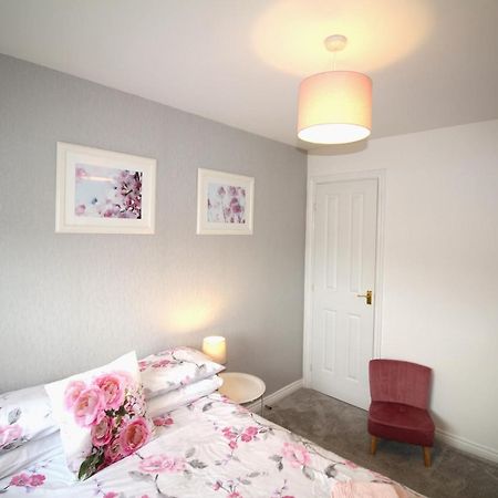 Ashington - 2 Bedroom House - Beautifully Decorated & Furnished - Large Garden Buitenkant foto